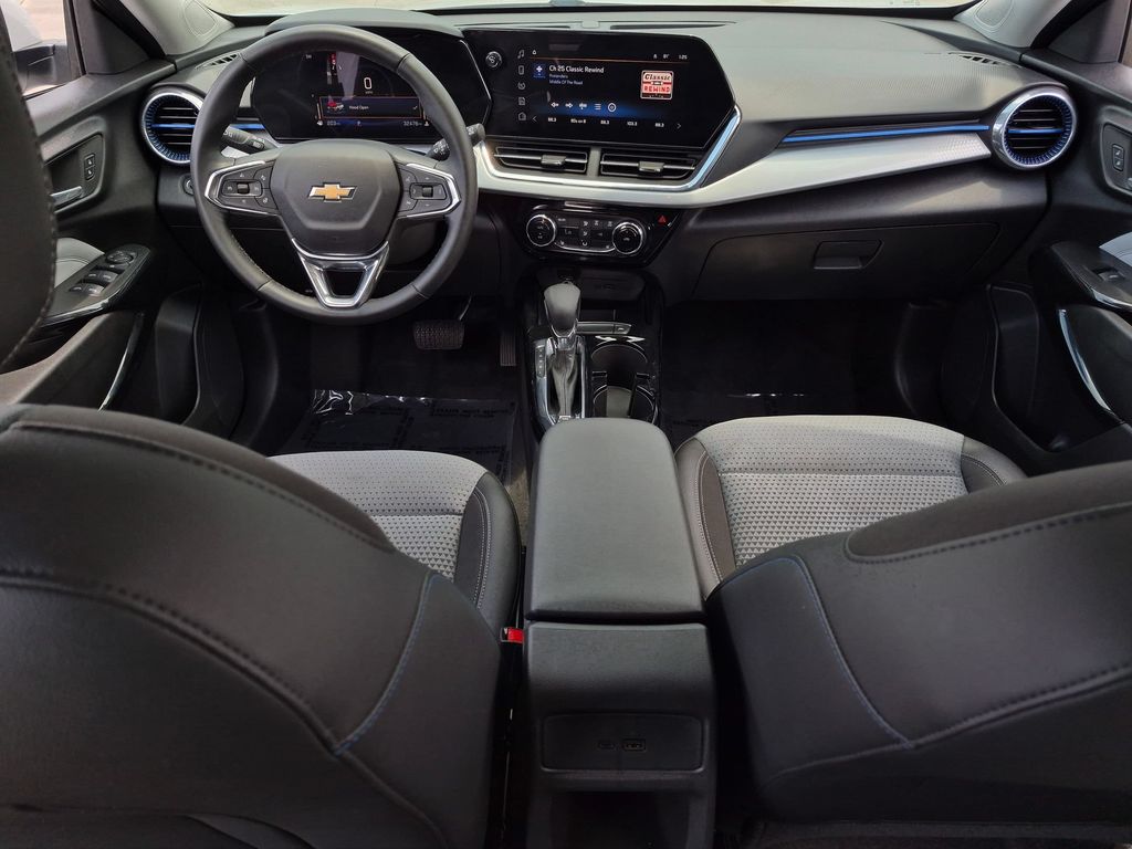 Thumbnail: 2025 Chevrolet Trax - 21