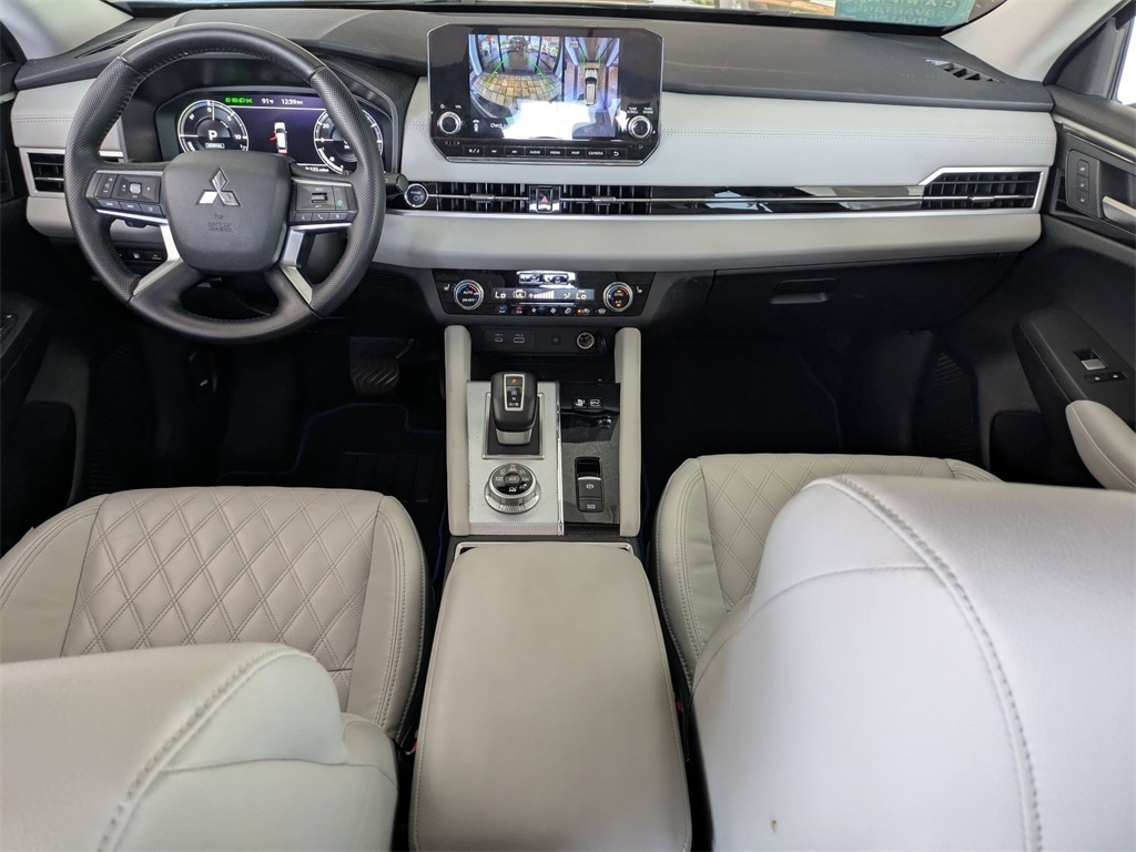 Thumbnail: 2023 Mitsubishi Outlander - 27