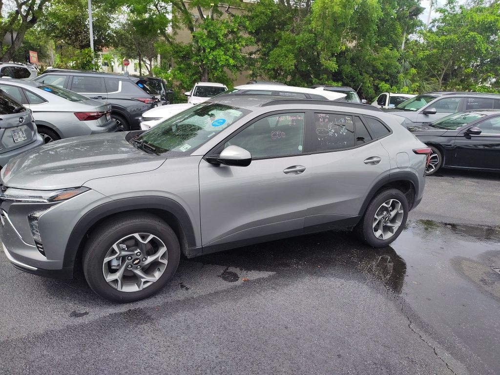 2025 Chevrolet Trax LT's photo