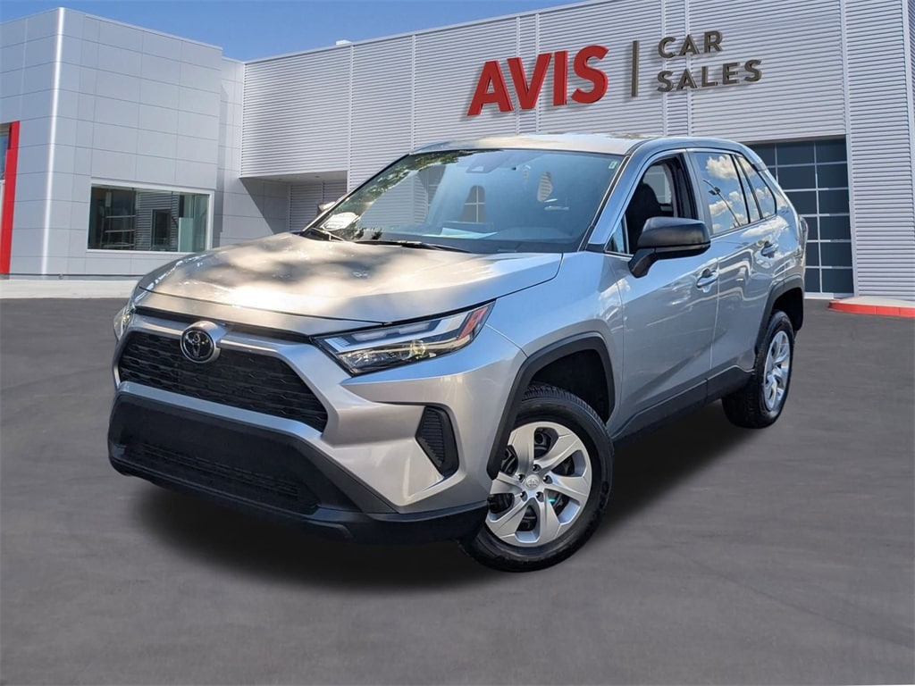 2025 Toyota RAV4 LE's photo