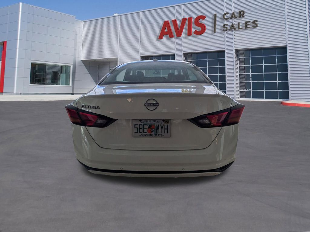 Thumbnail: 2025 Nissan Altima - 9