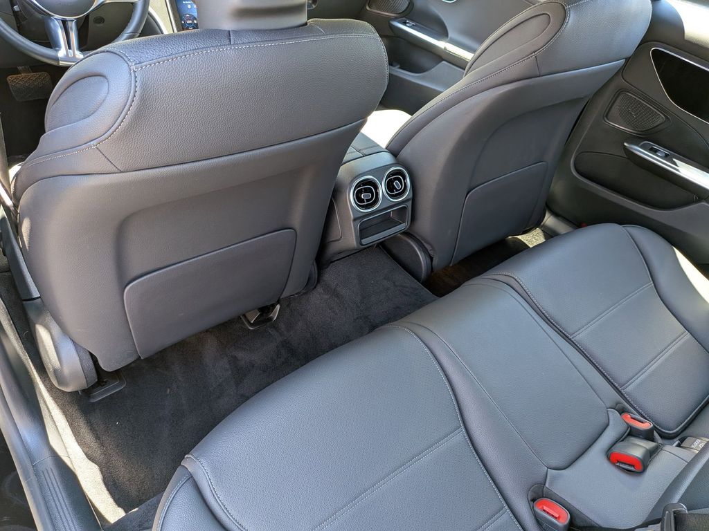 Thumbnail: 2025 Mercedes-Benz C-Class - 23