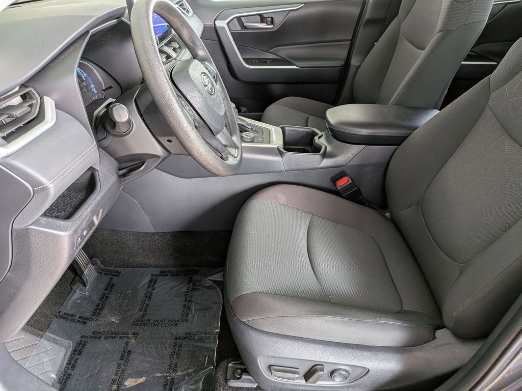 Thumbnail: 2025 Toyota RAV4 - 20