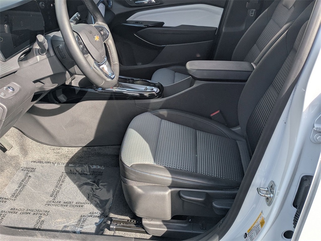 Thumbnail: 2025 Chevrolet Trax - 21