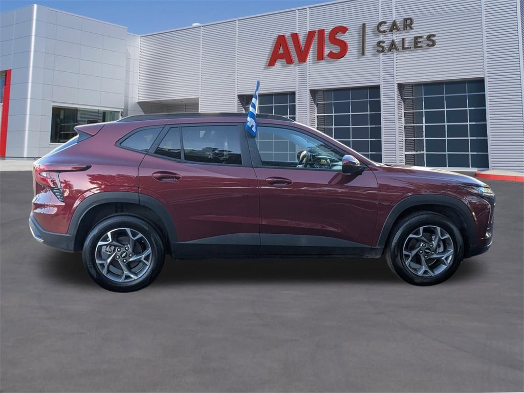 Thumbnail: 2025 Chevrolet Trax - 5