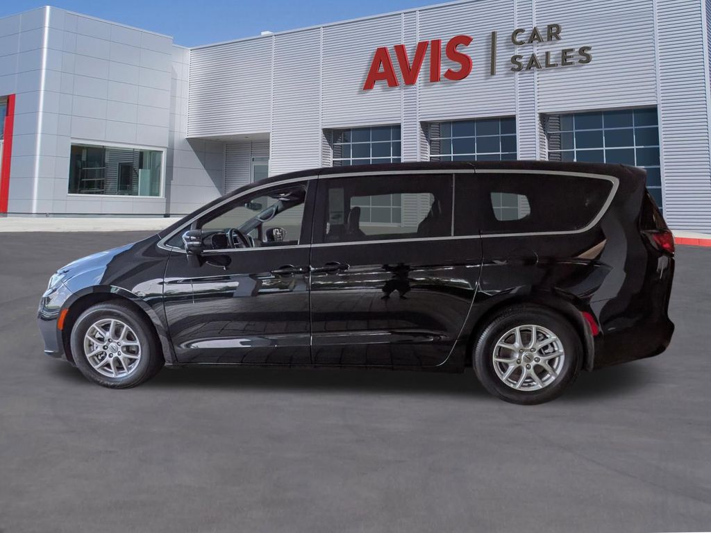 Thumbnail: 2025 Chrysler Pacifica - 11