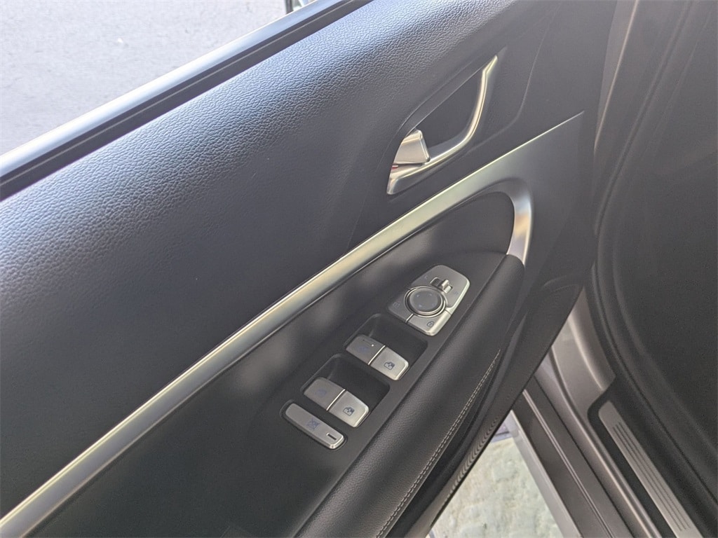 Thumbnail: 2021 Genesis G70 - 20