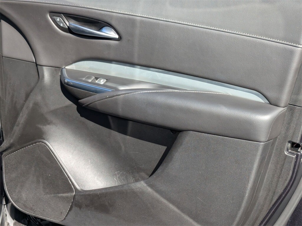 Thumbnail: 2023 Cadillac XT4 - 33