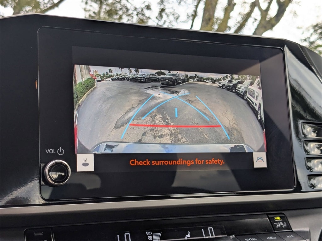 Thumbnail: 2025 Toyota Camry - 18