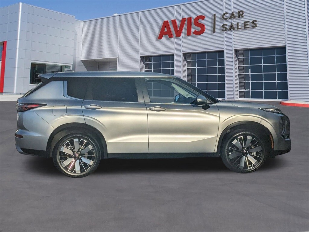 Thumbnail: 2025 Mitsubishi Outlander - 5