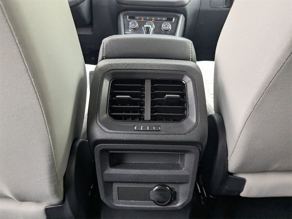 Thumbnail: 2024 Volkswagen Tiguan - 27