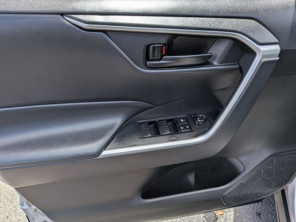 Thumbnail: 2025 Toyota RAV4 - 11