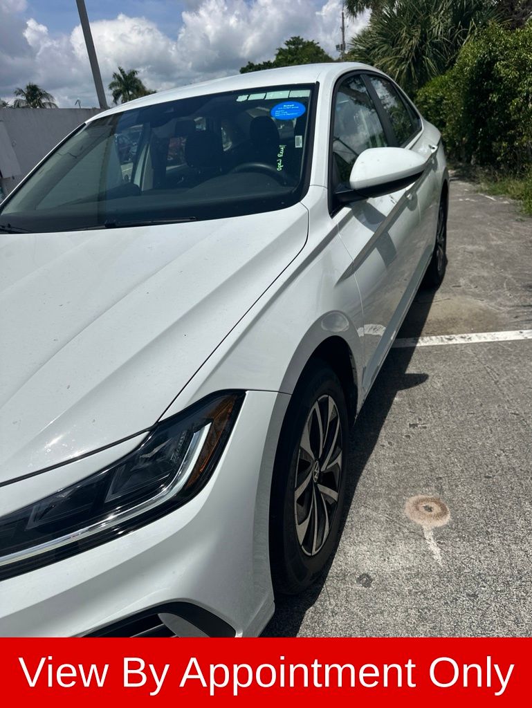 Thumbnail: 2025 Volkswagen Jetta - 1