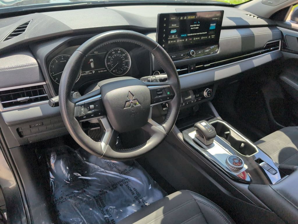 Thumbnail: 2025 Mitsubishi Outlander - 15