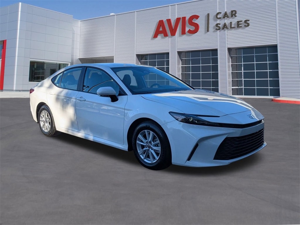 2025 Toyota Camry LE photo 3