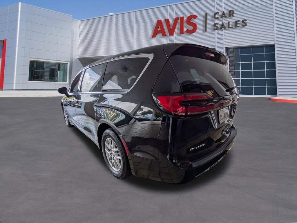 Thumbnail: 2025 Chrysler Pacifica - 10