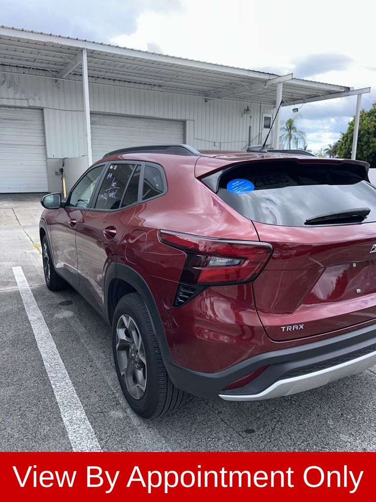 Thumbnail: 2025 Chevrolet Trax - 8