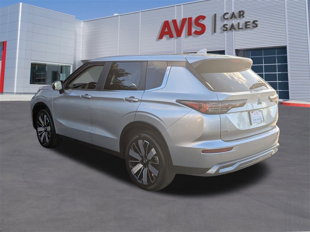 Thumbnail: 2025 Mitsubishi Outlander - 10