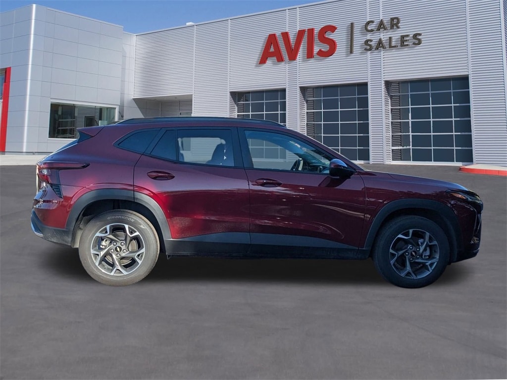 Thumbnail: 2025 Chevrolet Trax - 5