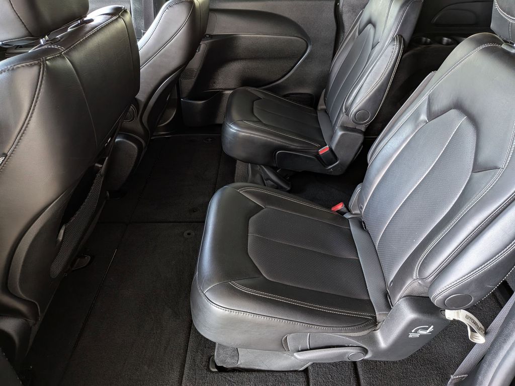 Thumbnail: 2025 Chrysler Pacifica - 21