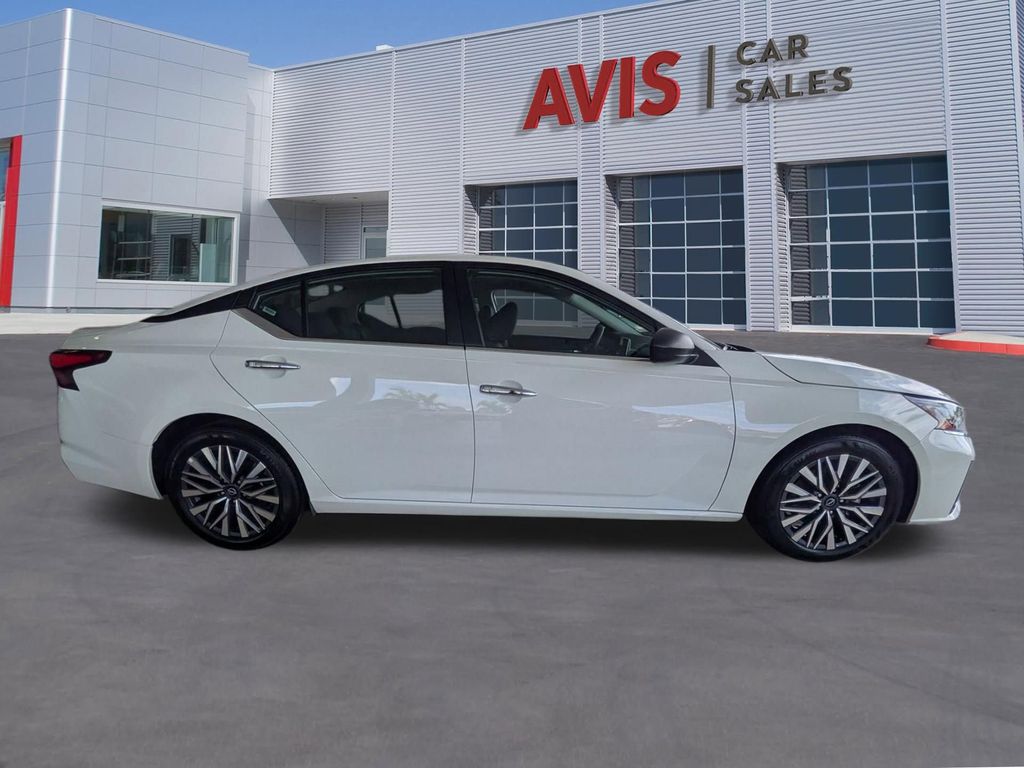 Thumbnail: 2025 Nissan Altima - 5