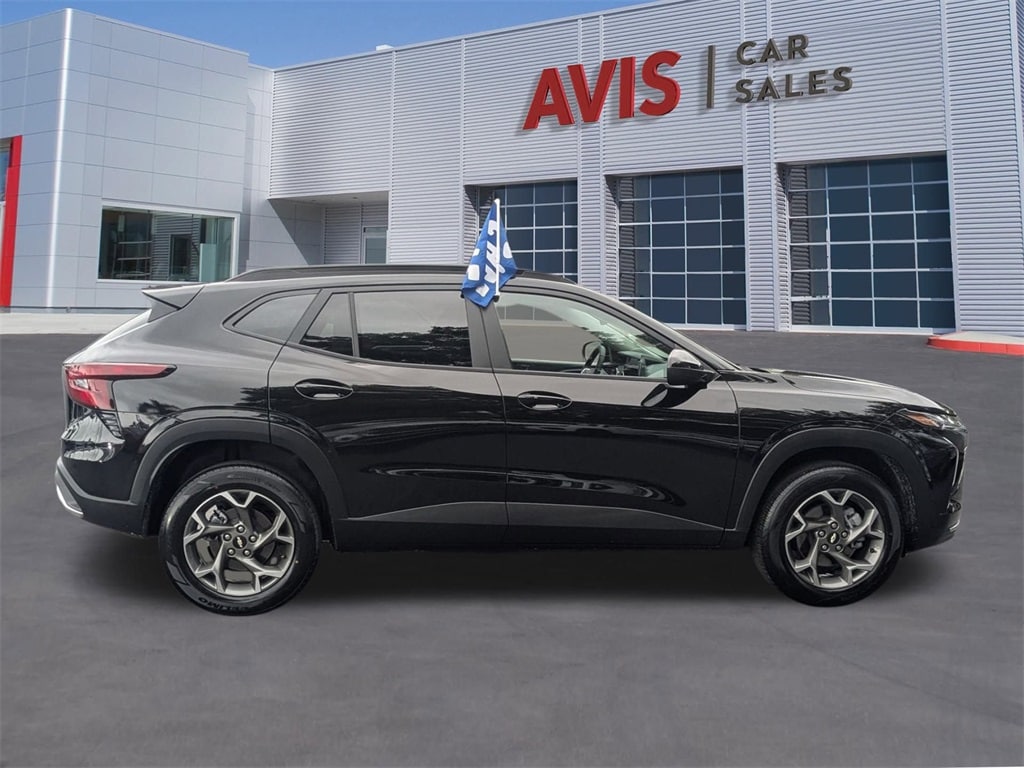 Thumbnail: 2025 Chevrolet Trax - 5