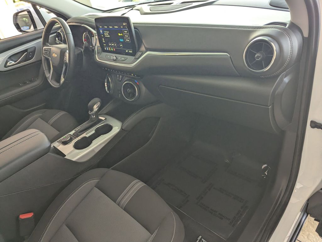 Thumbnail: 2025 Chevrolet Blazer - 26