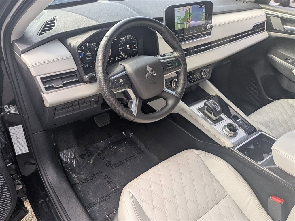 Thumbnail: 2024 Mitsubishi Outlander - 11