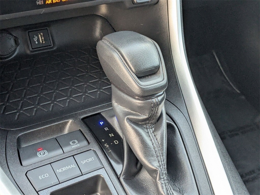 Thumbnail: 2025 Toyota RAV4 - 17