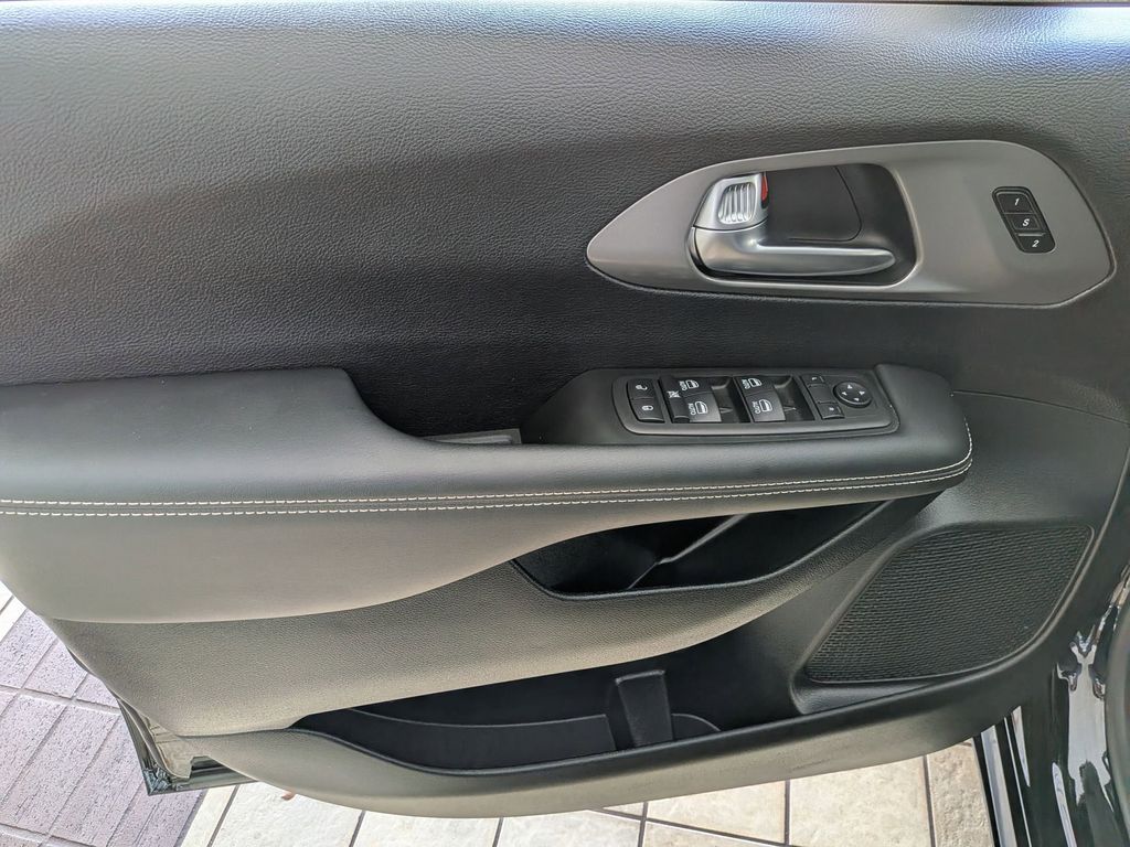 Thumbnail: 2025 Chrysler Pacifica - 14