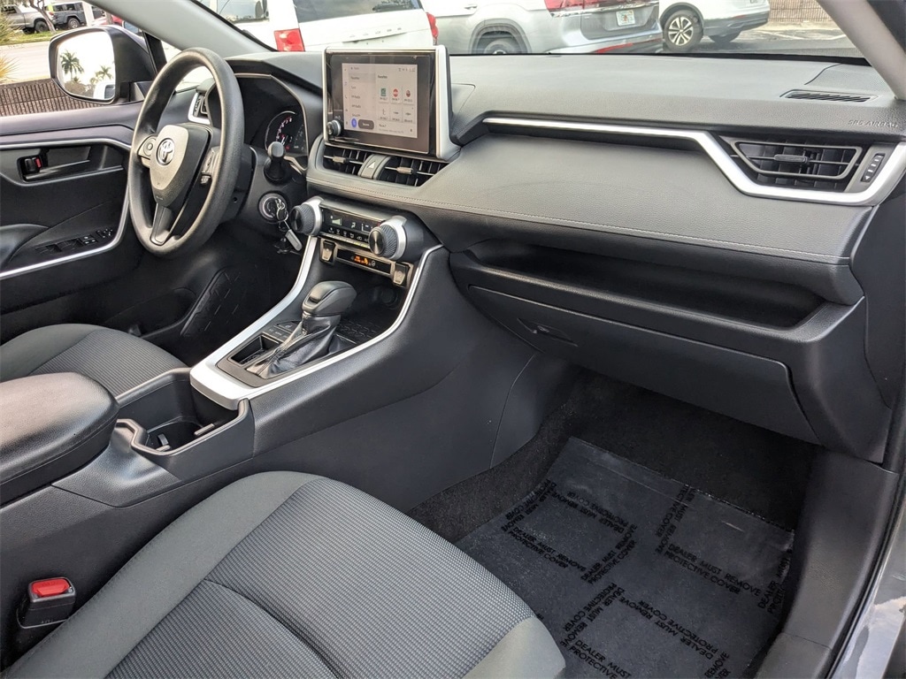 Thumbnail: 2025 Toyota RAV4 - 31