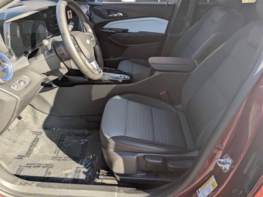 Thumbnail: 2025 Chevrolet Trax - 17