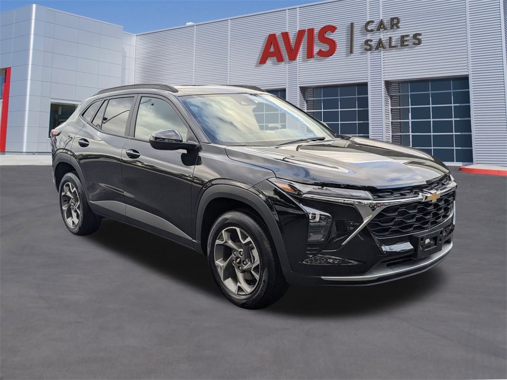 Thumbnail: 2025 Chevrolet Trax - 3