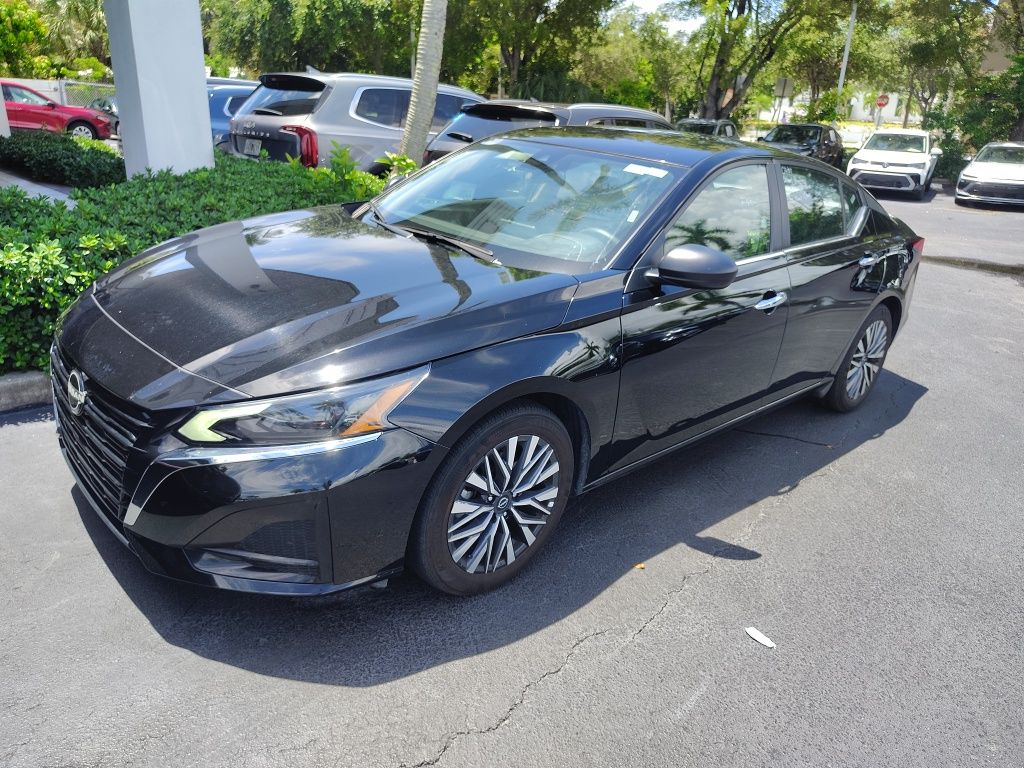 Thumbnail: 2025 Nissan Altima - 6