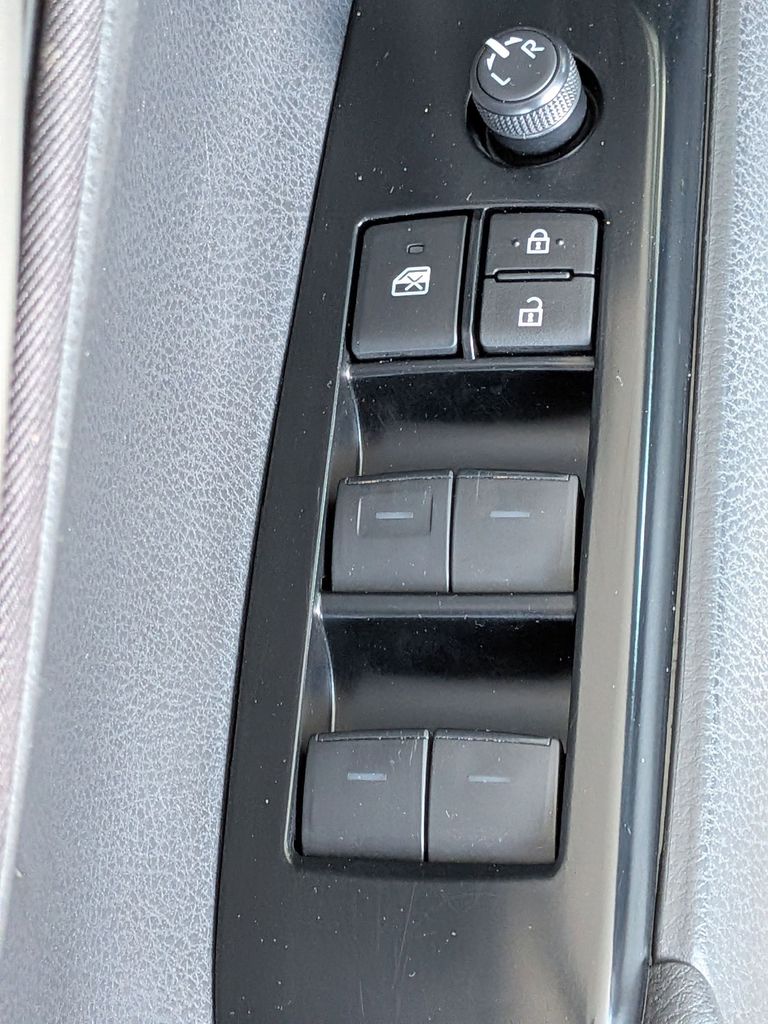 Thumbnail: 2025 Toyota Camry - 15