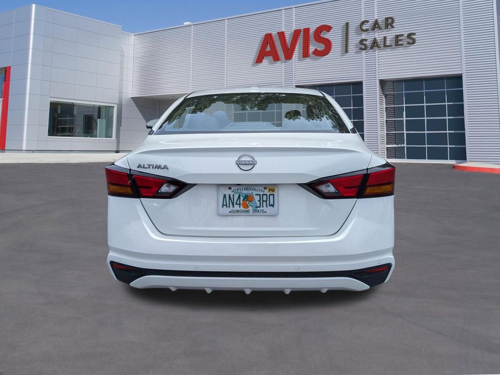 Thumbnail: 2025 Nissan Altima - 9