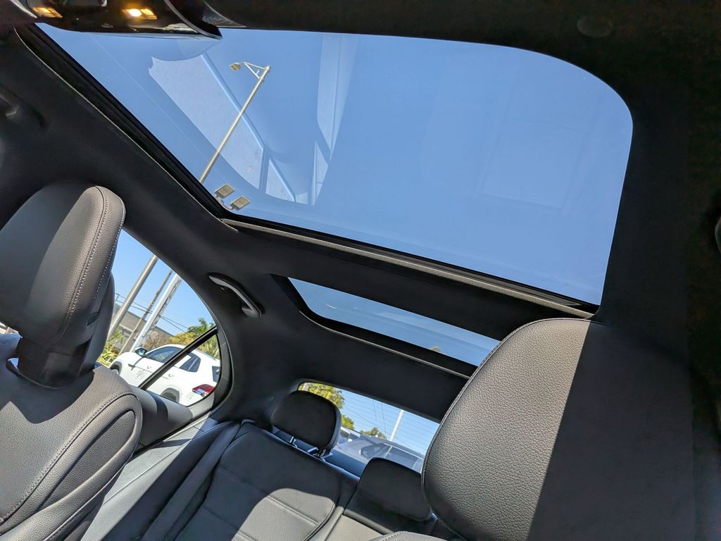 Thumbnail: 2025 Mercedes-Benz C-Class - 20