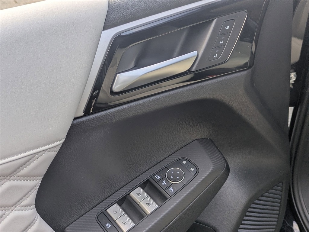 Thumbnail: 2024 Mitsubishi Outlander - 21