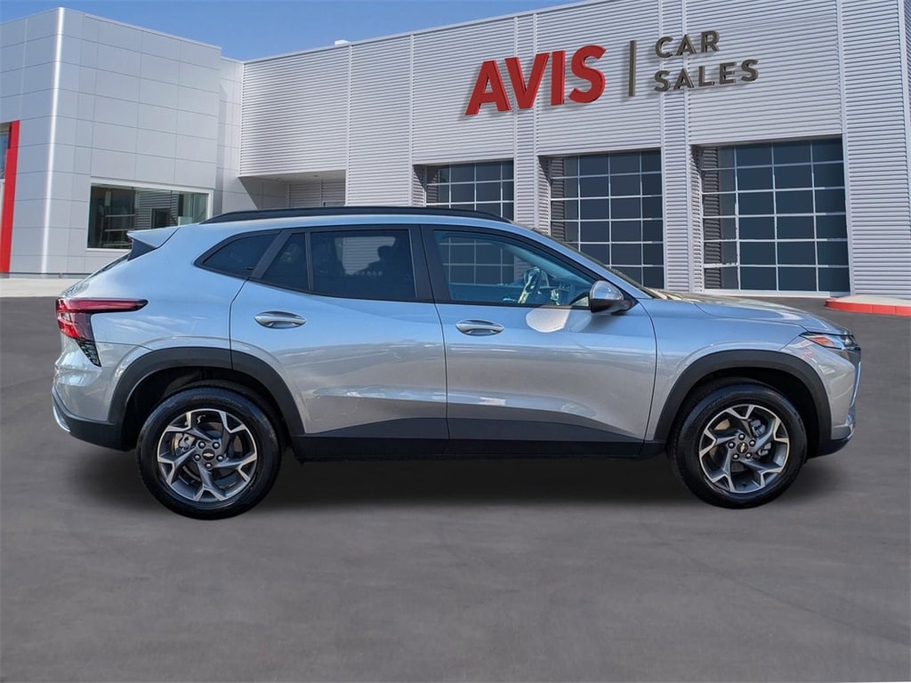 Thumbnail: 2025 Chevrolet Trax - 5