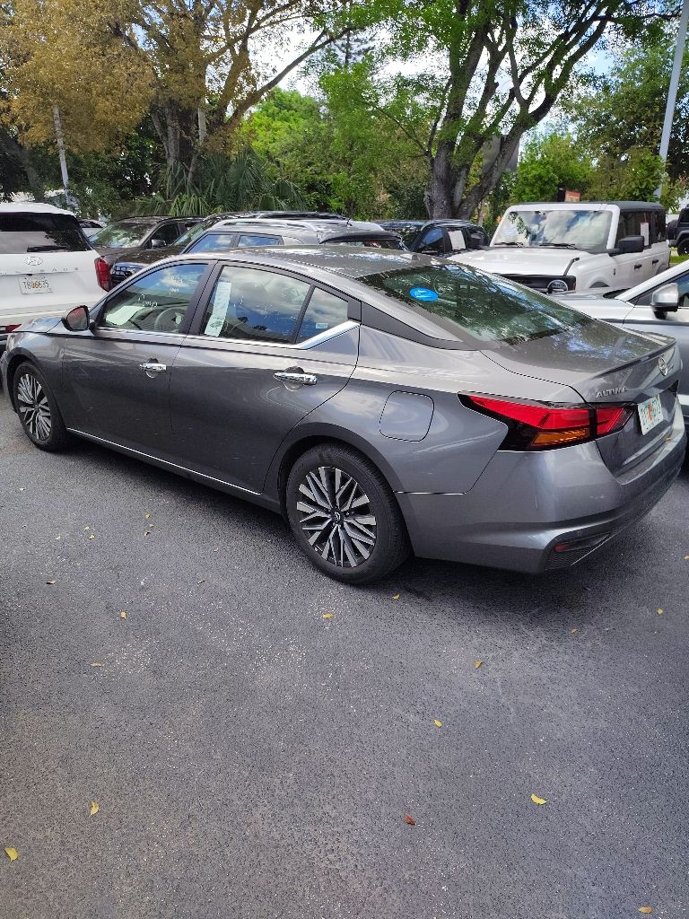 Thumbnail: 2025 Nissan Altima - 8