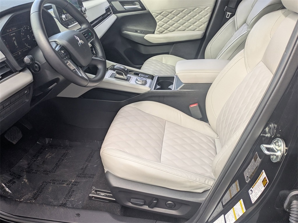 Thumbnail: 2024 Mitsubishi Outlander - 20