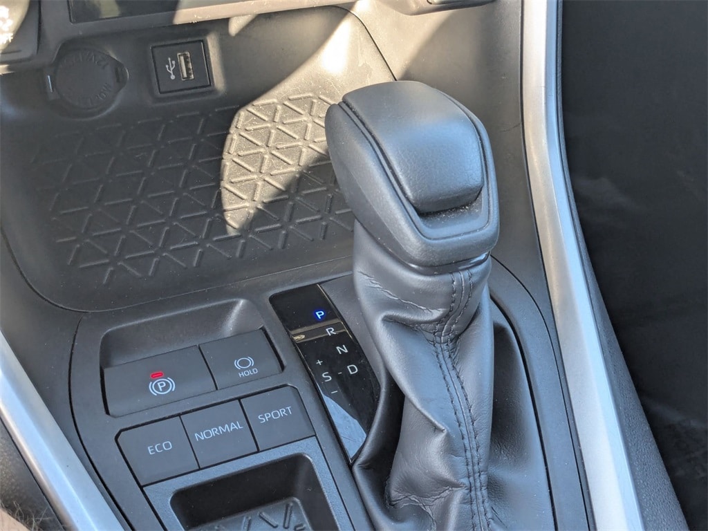 Thumbnail: 2025 Toyota RAV4 - 16