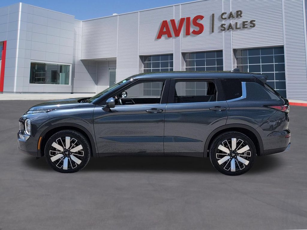 Thumbnail: 2025 Mitsubishi Outlander - 10