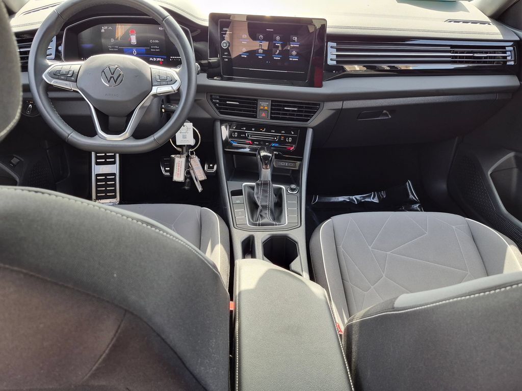 Thumbnail: 2025 Volkswagen Jetta - 25