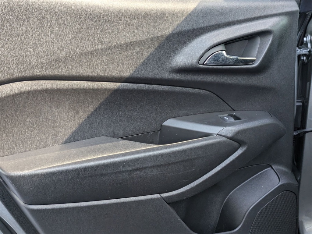 Thumbnail: 2025 Chevrolet Trax - 25