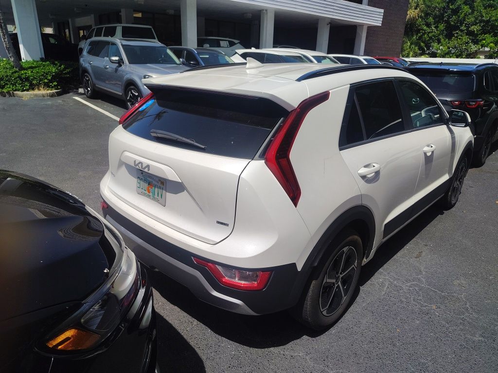 Thumbnail: 2025 Kia Niro - 8