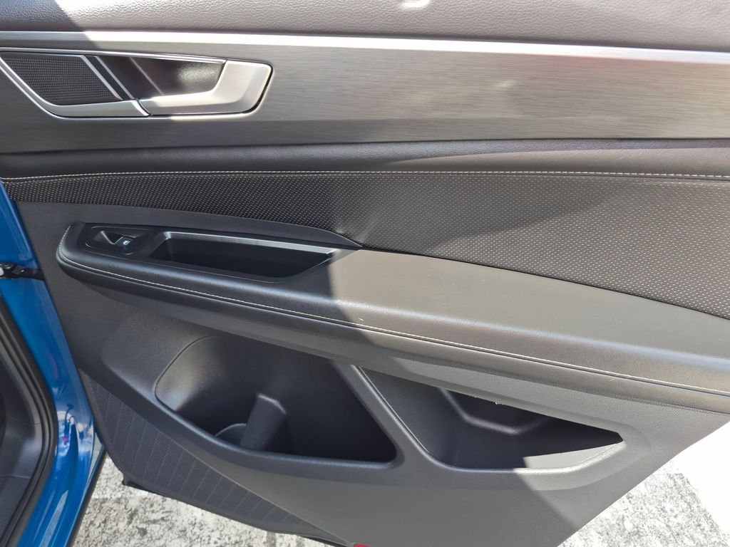 2025 Volkswagen Atlas Cross Sport SE w/Tech - Photo 29