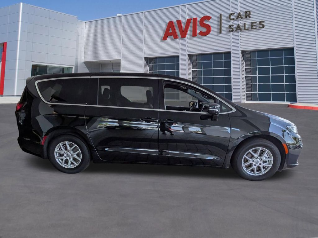 Thumbnail: 2025 Chrysler Pacifica - 5