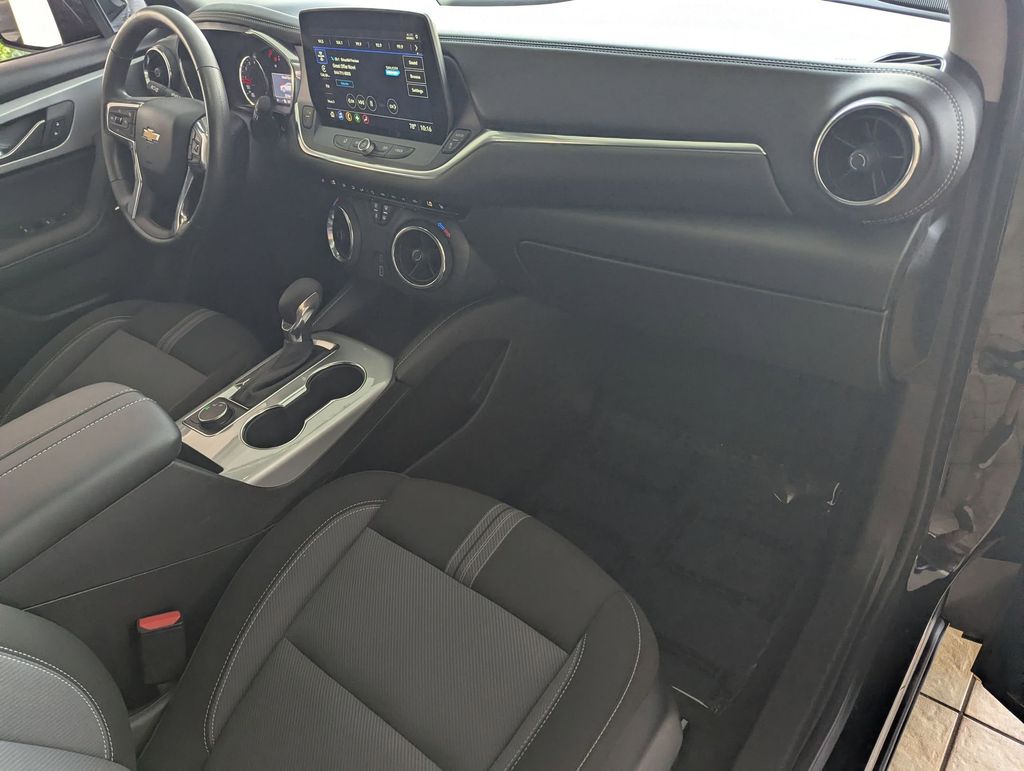 Thumbnail: 2025 Chevrolet Blazer - 28