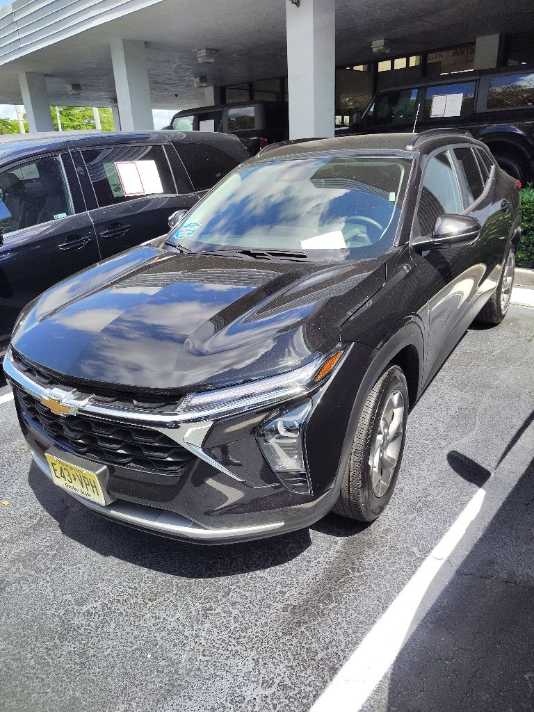 Thumbnail: 2025 Chevrolet Trax - 9